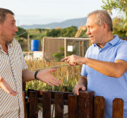 Litige entre voisins dans une limite mitoyenne